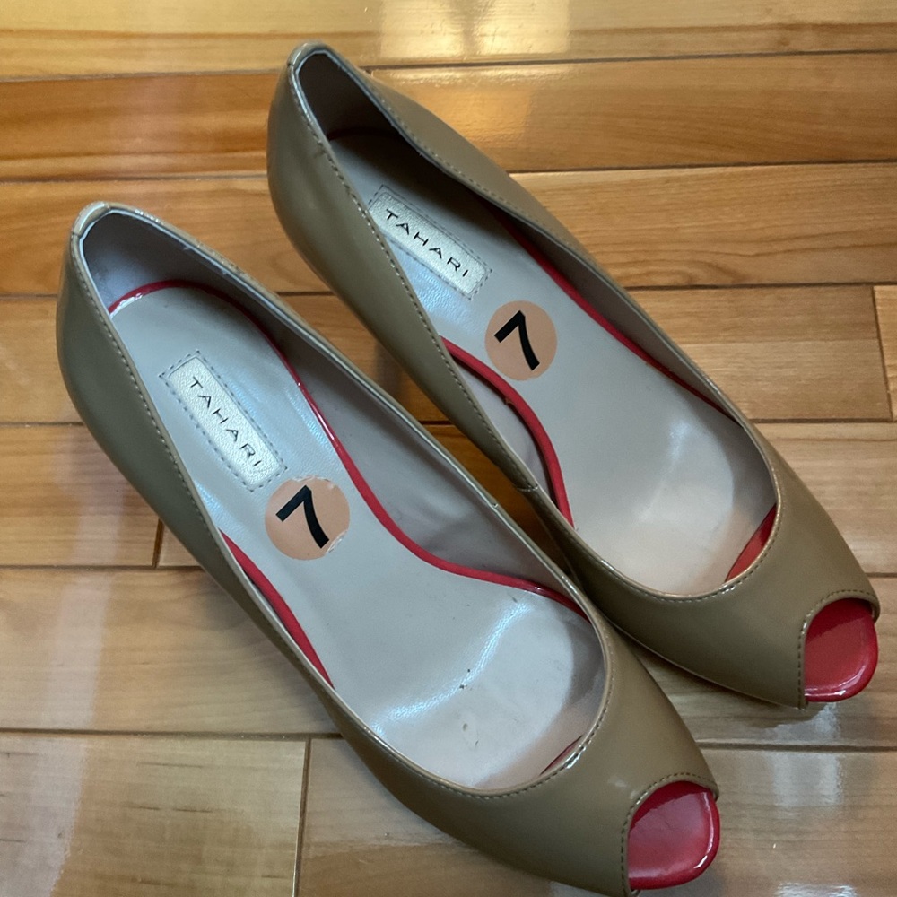 Patent leather platform dress shoes